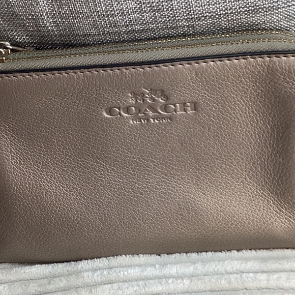 Coach Champagne leather double wristlet. - Picture 3 of 17